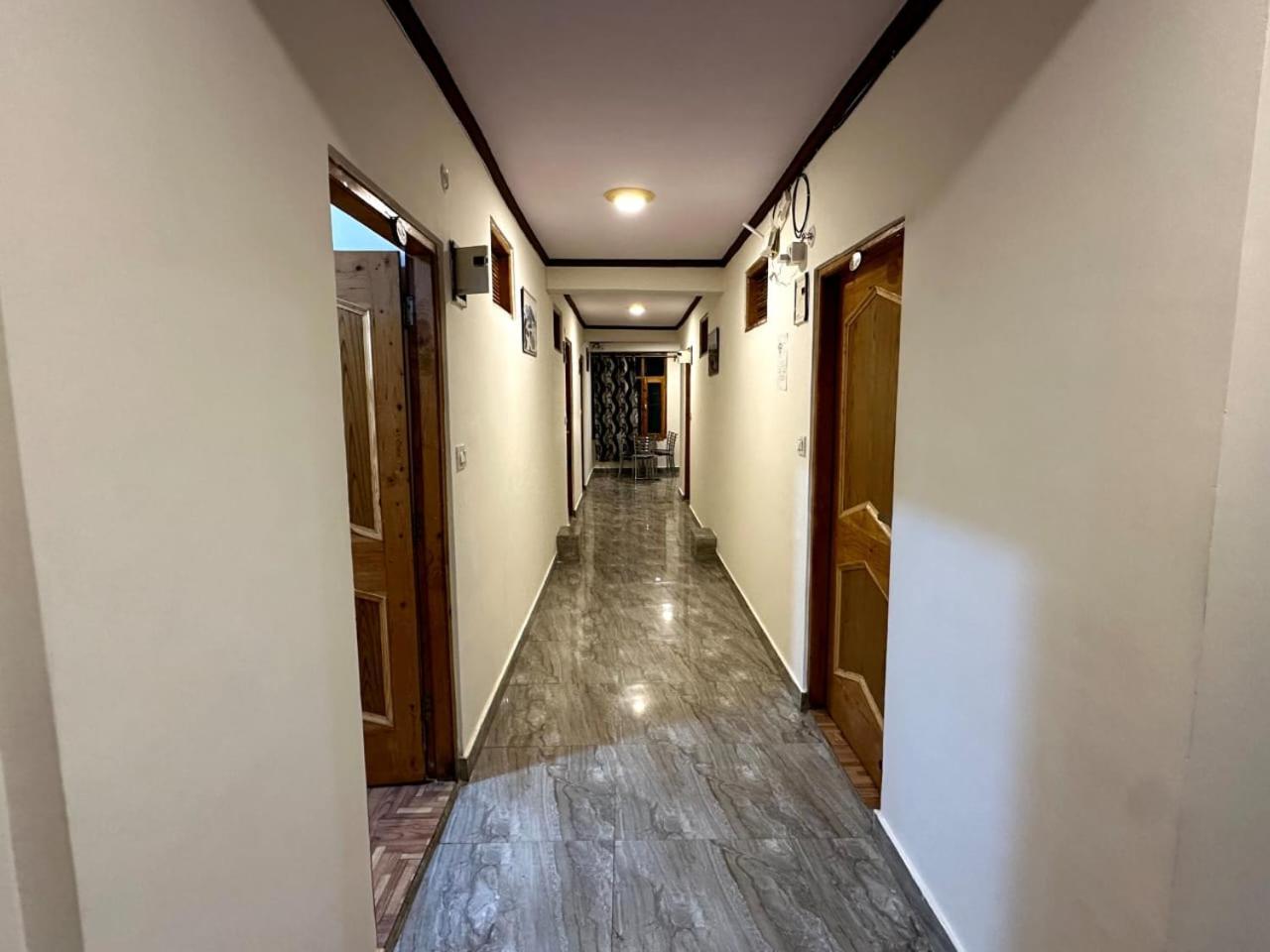 Krishana Cottage A Pure Veg !!!300 M From Hadimba Temple!!!Balcony Rooms!!!Veg Restaurant!!!Couple Friendly!!!Family Cottage!!! Manāli Exterior foto